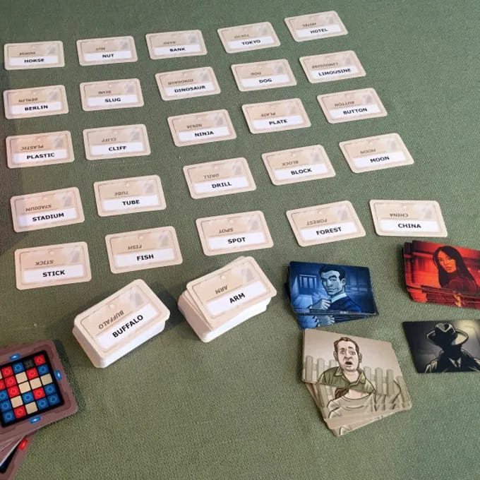 Codenames board game - Otloubnow