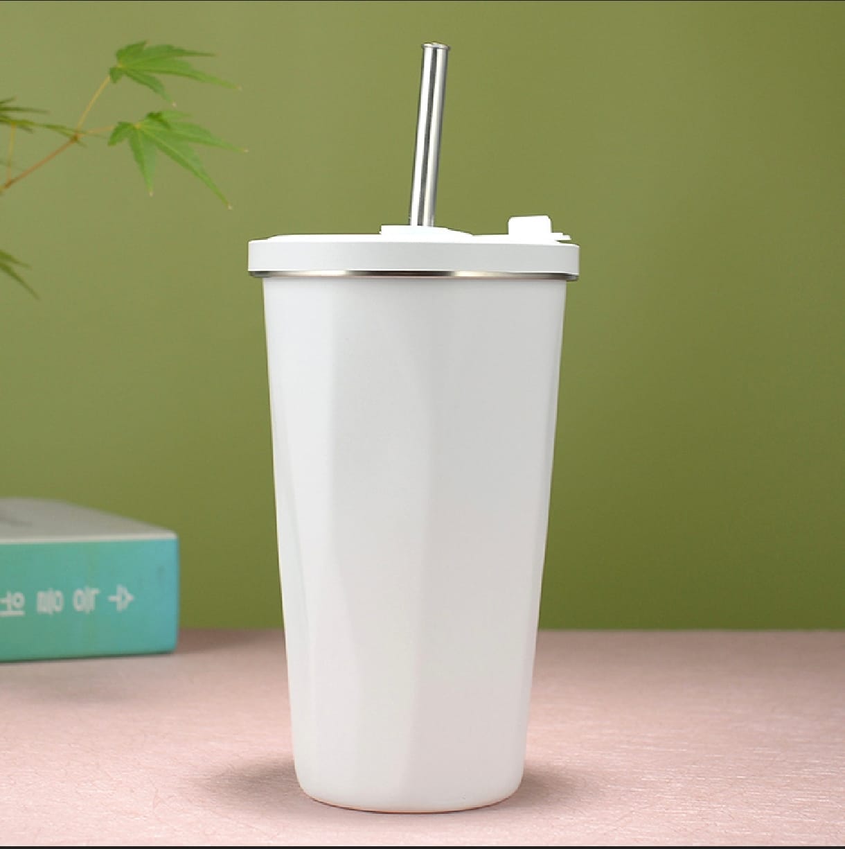 600 ml stainless steel cup with lid and lockable straw - Otloubnow