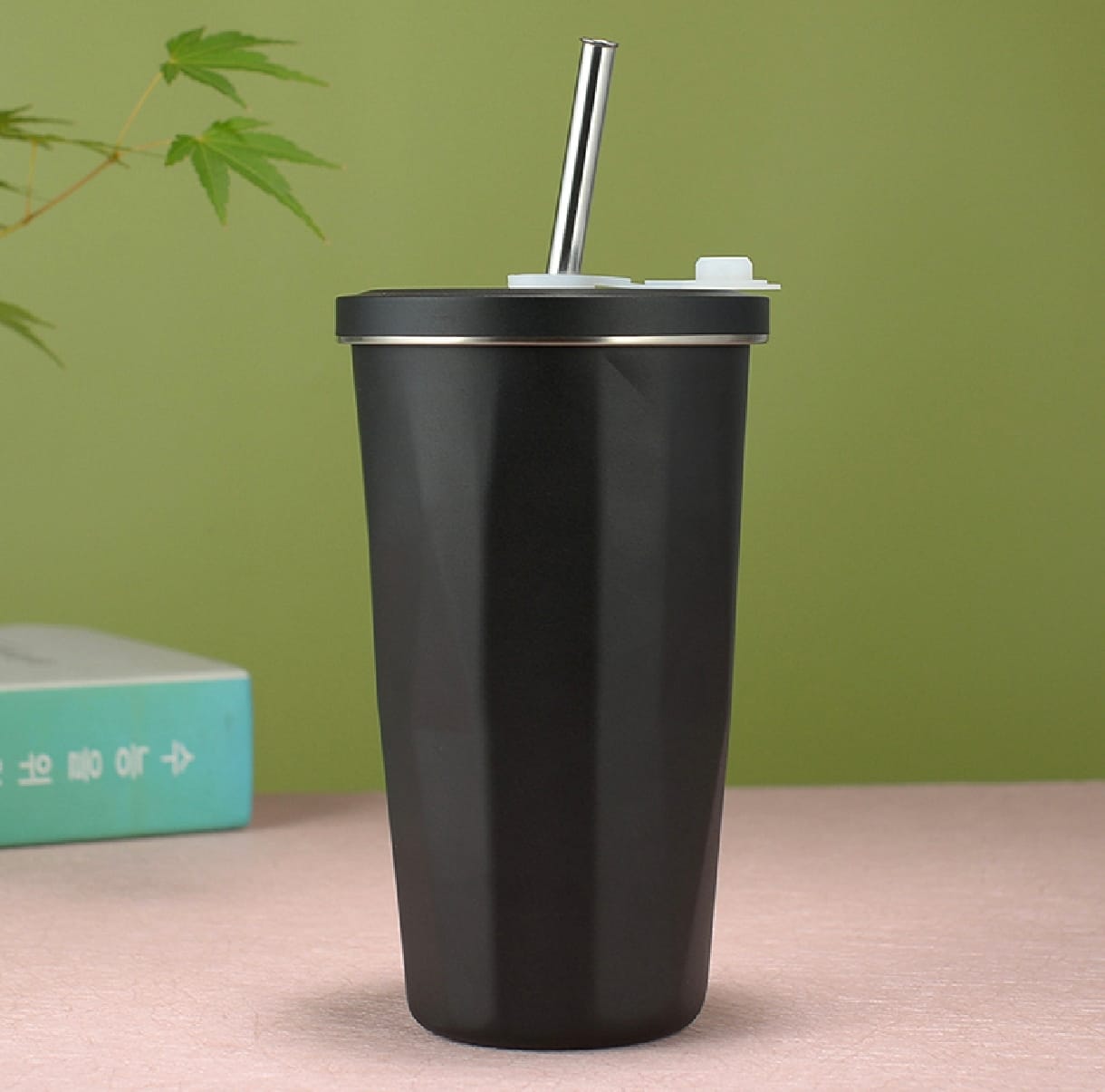 600 ml stainless steel cup with lid and lockable straw - Otloubnow