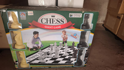 Giant chess game - Otloubnow