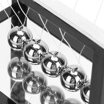 Newton's cradle - Otloubnow
