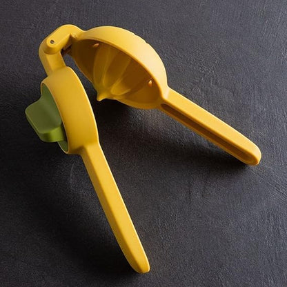 Manual juicer