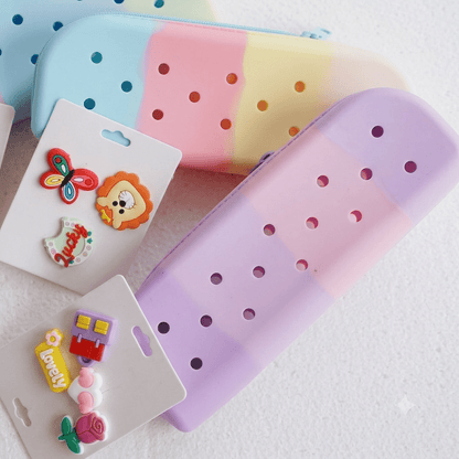 Silicone pencil case with 3 random pins - Otloubnow